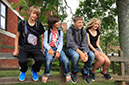 %_tempFileNamestudents-sitting-on-bannister-2%