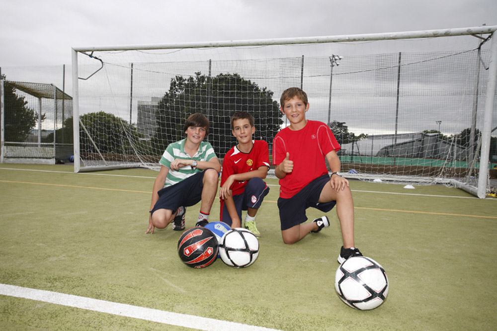%_tempFileNameboys-in-front-of-the-goal%