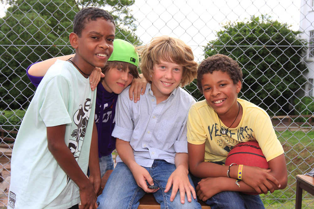 %_tempFileNamefour-boys-with-basketball-3%