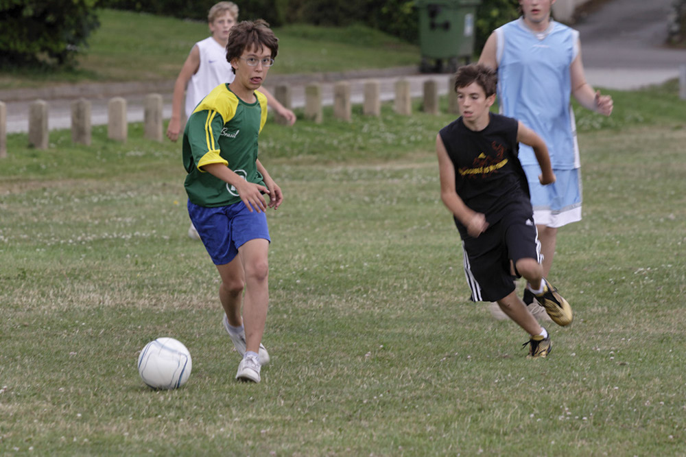 %_tempFileNameplaying-football%