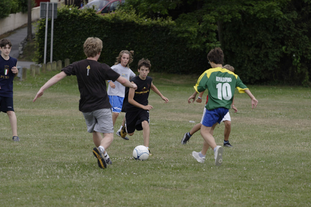 %_tempFileNameplaying-football_2%
