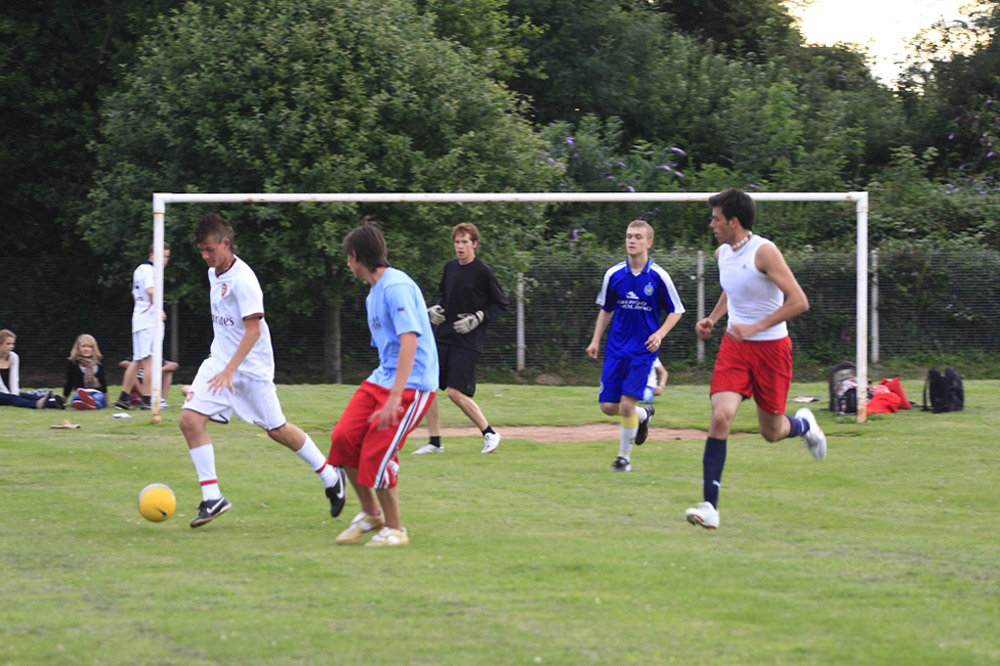 %_tempFileNameplaying-soccer%