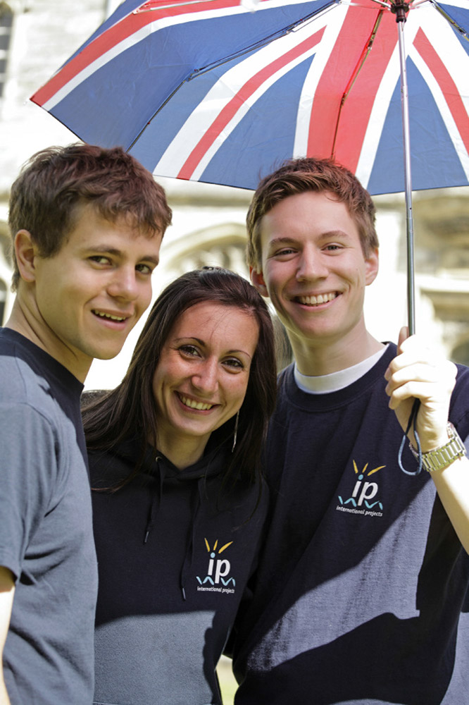 %_tempFileNamecrew-with-umbrella-2%