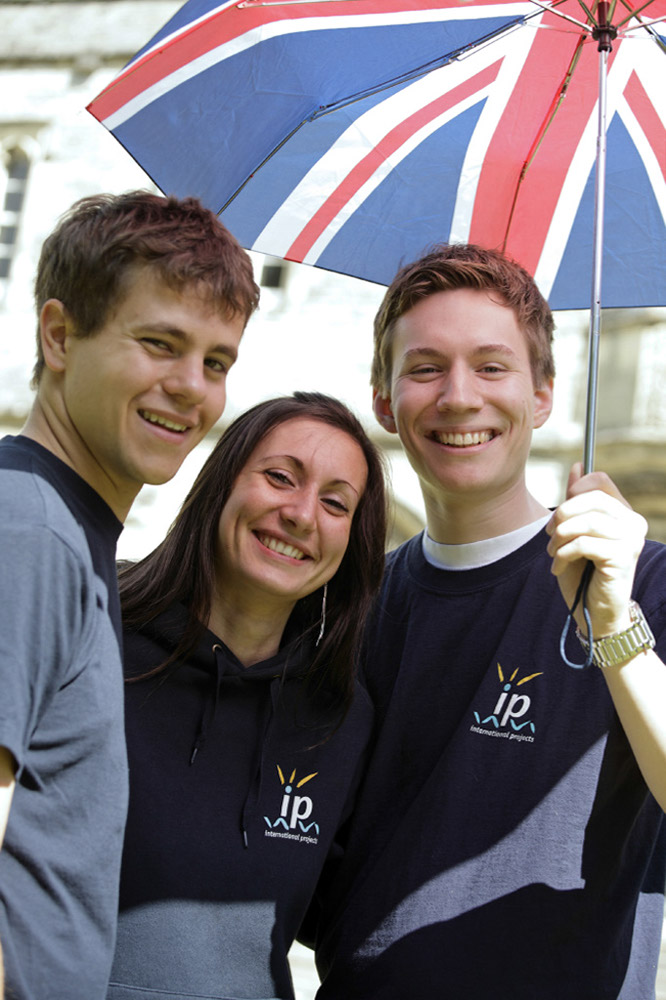 %_tempFileNamecrew-with-umbrella-3%