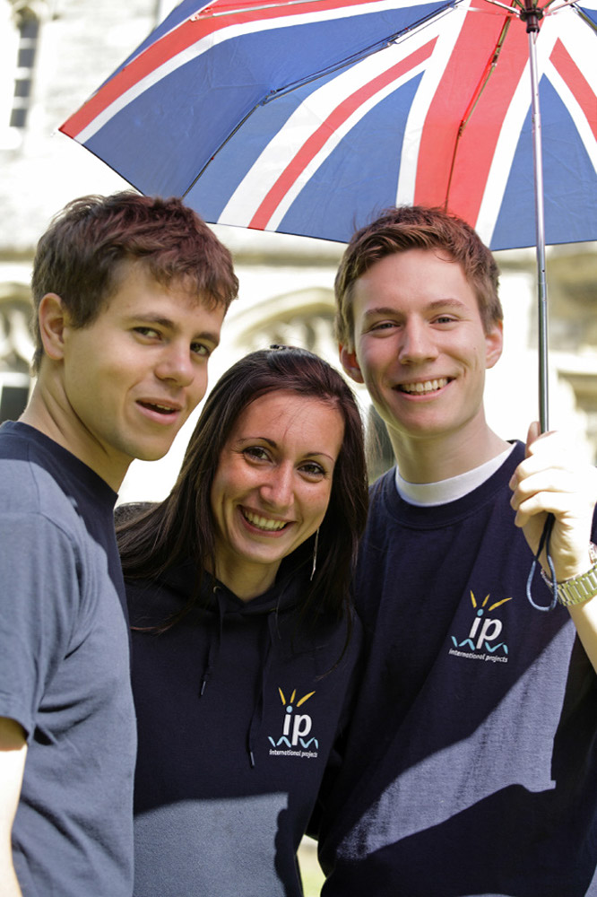 %_tempFileNamecrew-with-umbrella%