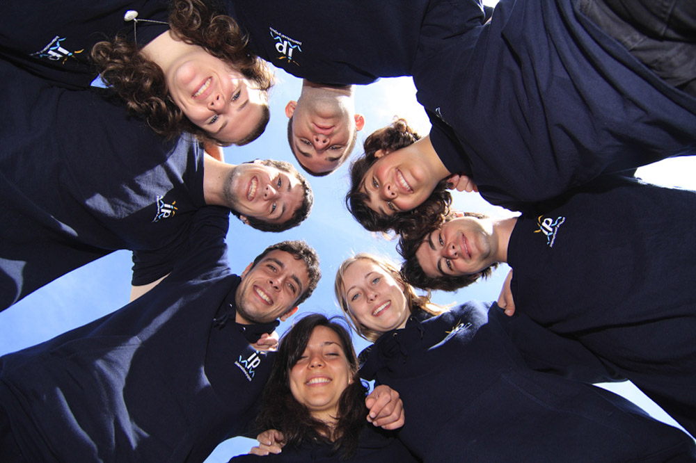 %_tempFileNamefunny-round-of-crew-faces-1%