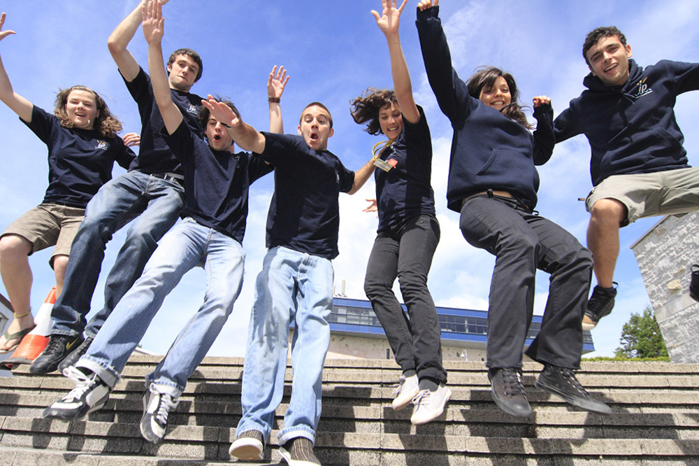%_tempFileNamejumping-from-stairs-3%