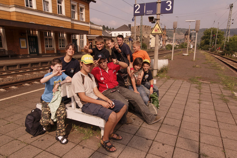 %_tempFileNamewaiting-at-station%
